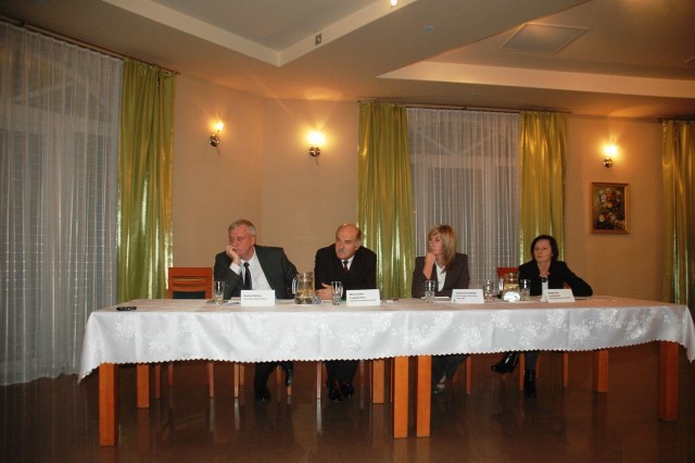 27 października w Świebodzinie w hotelu sen była debata przedwyborcza z kandydatami na burmistrza. Zmierzyli się ze sobą (od lewej): obecny burmistrz Dariusz Bekisz, Mirosław Czepukowicz, Jolanta Starzewska i Małgorzata Tyszkiewicz.