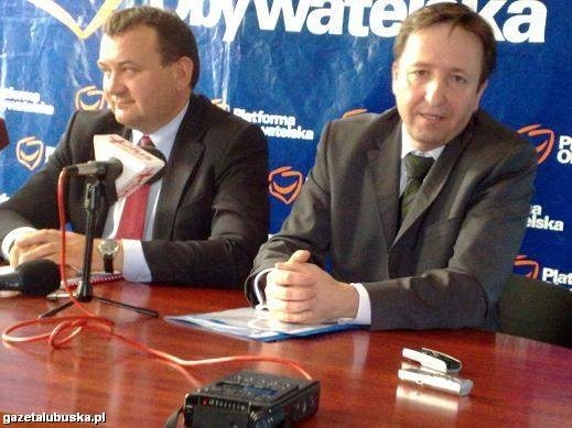 Wiceminister Stanisław Gawłowski i poseł Witold Pahl na dzisiejszej konferencji prasowej (fot. Henryka Bednarska)