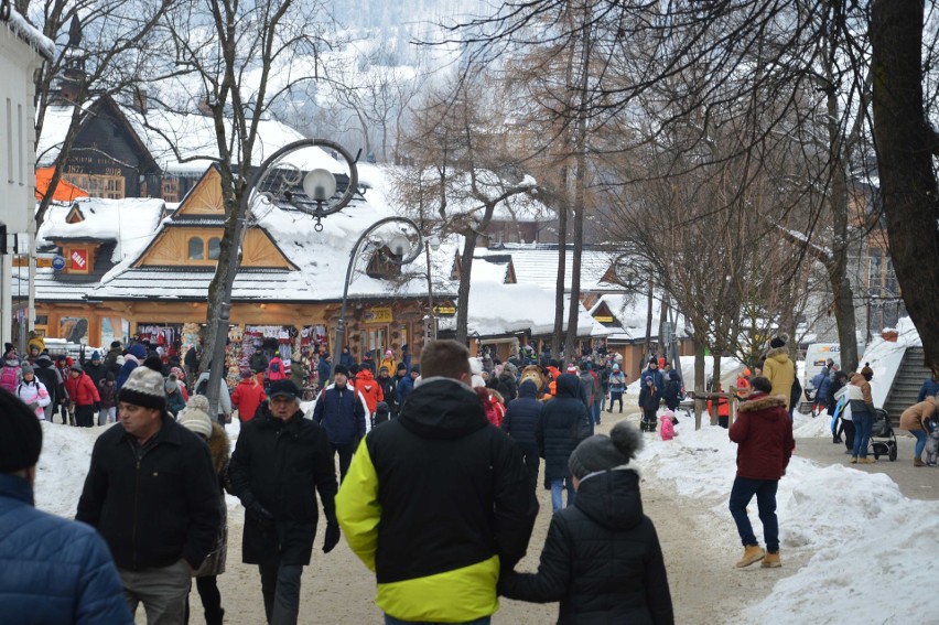 Zakopane. Krupówki pełne turystów. Warszawa zaczyna ferie [ZDJĘCIA]