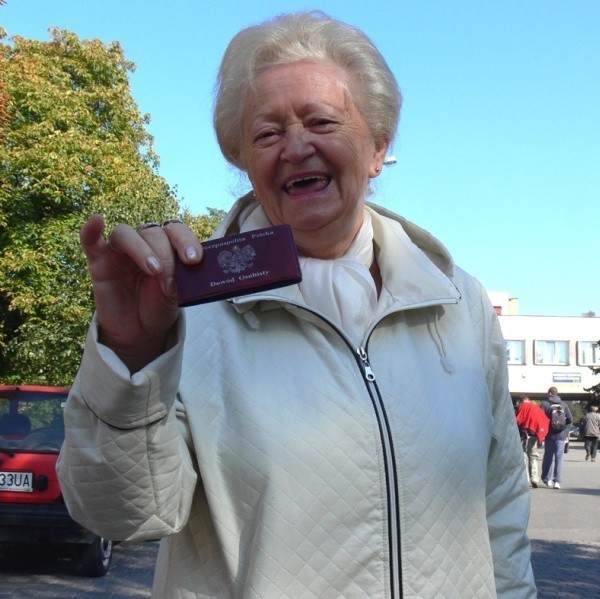 Zofia Dąbrowska-Cieślik z Tarnobrzega: - Swój dowód mam przy sobie i własnego zdania nie dam sobie odebrać. Nikt nie będzie mi sugerował, na kogo głosować !