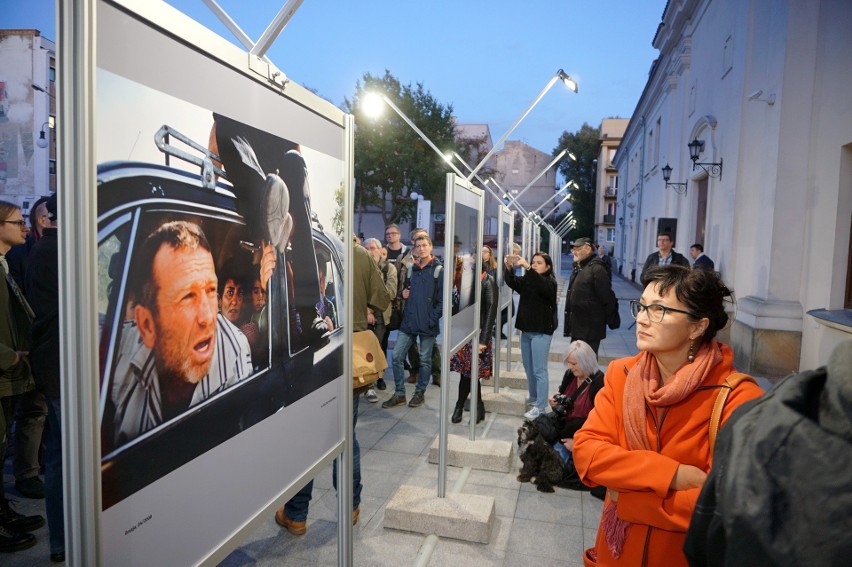 Wystawa fotoreportera Wojciecha Grzędzińskiego pod Centrum Kultury (ZDJĘCIA)