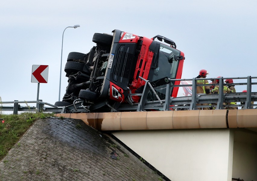 Z Polski. Wypadek na S3 - cysterna zablokowała całą ekspresówkę!