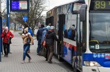 „Ciepłe guziki” w pojazdach komunikacji miejskiej w Bydgoszczy na razie pozostaną włączone