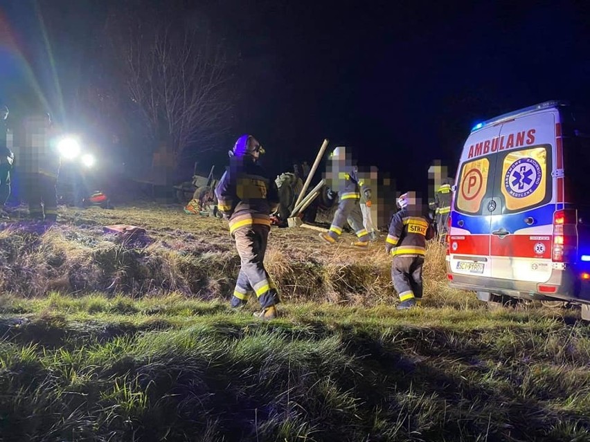 Wypadek ciągnika w Koniakowie. Pojazd przewrócił się i...