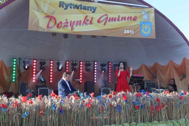 Jedną z atrakcji Dożynek był koncert Wiktorii Pikul i Kamila Kondka. Artyści wprawili gości w doskonały nastrój.