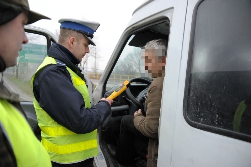 Policja kontroluje kierowców. Akcja Zwolnij. Bezpiecznie dojedziesz do celu (zdjęcia)