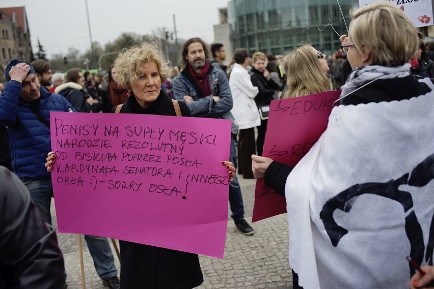 Manifestacja na placu Mickiewicza: "Stop dla zakazu aborcji....