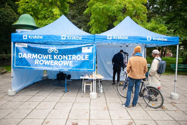 Kontrole stanu rowerów będą się odbywały od 1 kwietnia na rondzie Mogilskim i placu Inwalidów w Krakowie.