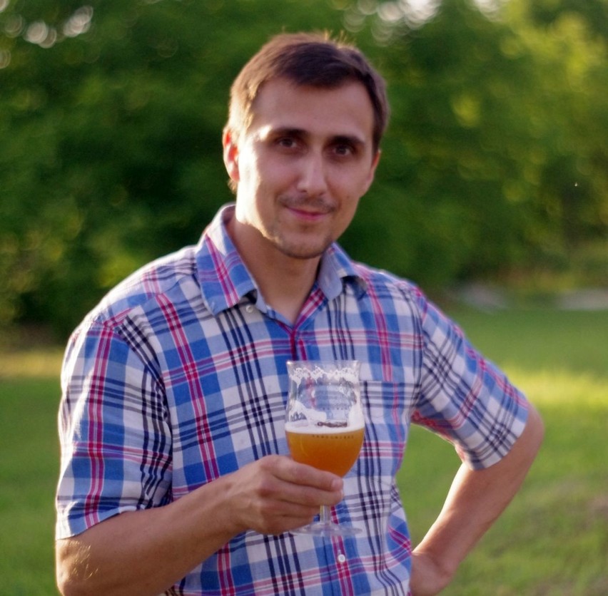 Adrian Małek prowadzi Browar Sandomierz i produkuje piwa...