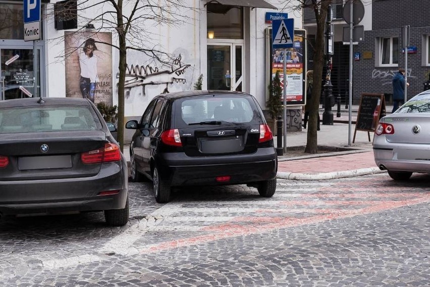 Zanim kierowca zaparkuje powinien zasygnalizować zamiar...