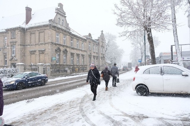 Grudzień 2021 - tak wyglądały ulice Żar. Czy taka zima przyjdzie do nas jeszcze w 2023 roku?