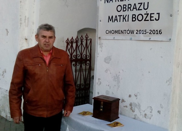W Chomentowie w gminie Sobków podczas kwesty pieniądze zbierano na remont obrazu z zabytkowego drewnianego kościoła.