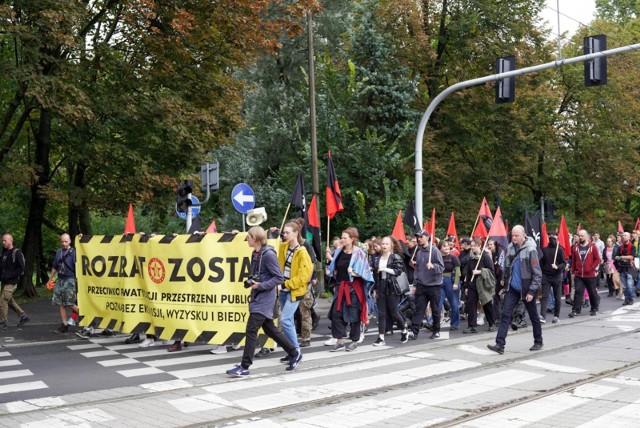 - Celem jest zachowanie Rozbratu i klina zieleni, by nie został zabudowany – mówi Krzysztof Król z kolektywu Rozbrat.