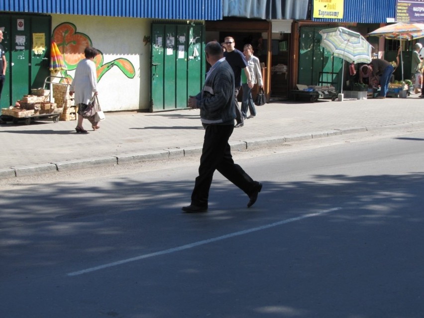 Ten przebiegający przez ulicę Struga mężczyzna został zaraz...