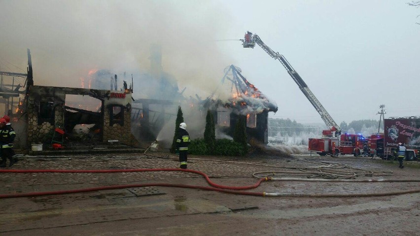 Pożar restauracji Przystanek Łosoś w Egiertowie 19.12.2017. Straty wstępnie oszacowano na 6 mln zł