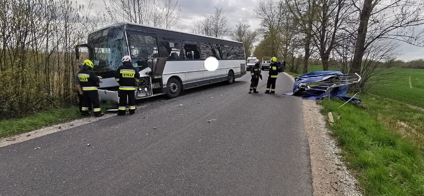 Do zdarzenia doszło na drodze między miejscowościami Gliszcz...