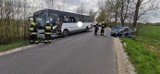 Wypadek pod Bydgoszczą. Bus zderzył się z samochodem osobowym [zdjęcia]