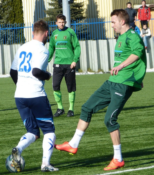 Piłkarze Stali Stalowa Wola (z prawej Damian Łanucha, w środku Łukasz Sekulski) zakończyli już rozgrywanie meczów kontrolnych przed inauguracją wiosennych rozgrywek w drugiej lidze.