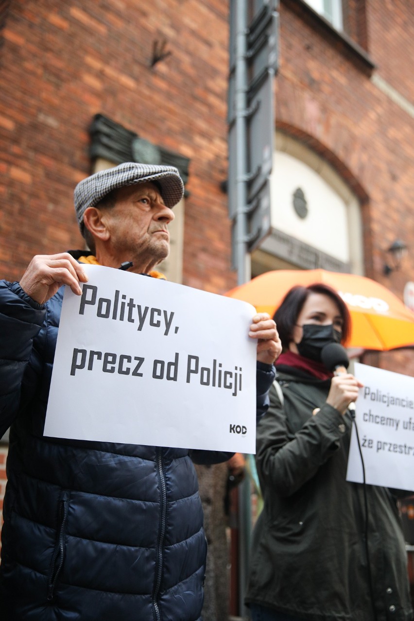 Kraków. Protest w sprawie odwołanego zastępcy komendanta