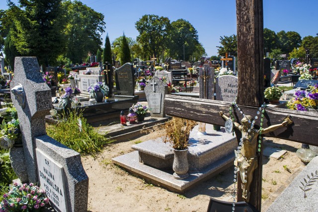 Wiele osób odwiedzając po latach groby swoich bliskich ma problemy, żeby szybko i sprawnie zlokalizować miejsce pochówku. Program komputerowy z pewnością by to ułatwił