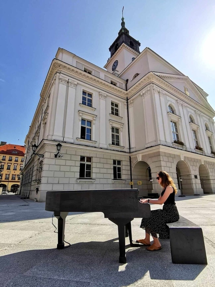 Kalisz: fortepian na rynku