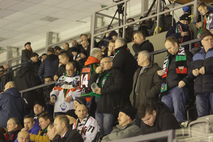 GKS Tychy - Podhale Nowy Targ 2:1 [ZDJĘCIA KIBICÓW] Ostatni mecz sezonu zasadniczego na Stadionie Zimowym