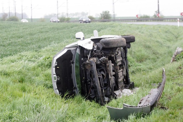 Najpierw dachowanie, potem zaginięcie kierowcy - do tych scen doszło w rejonie Solca Kujawskiego