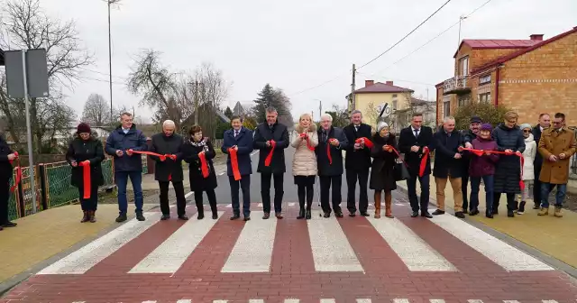 W oficjalnym otwarciu drogi brali udział parlamentarzyści, a także lokalni samorządowcy i mieszkańcy gminy Przyłęk.