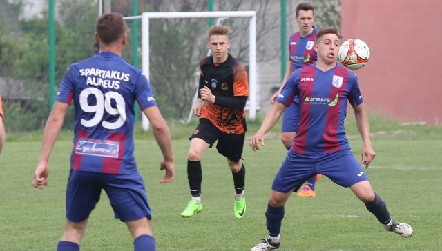 Spartakus Aureus przegrał z Bnei Sakhnin FC 0:2. Przy piłce Michał Jeziorski.