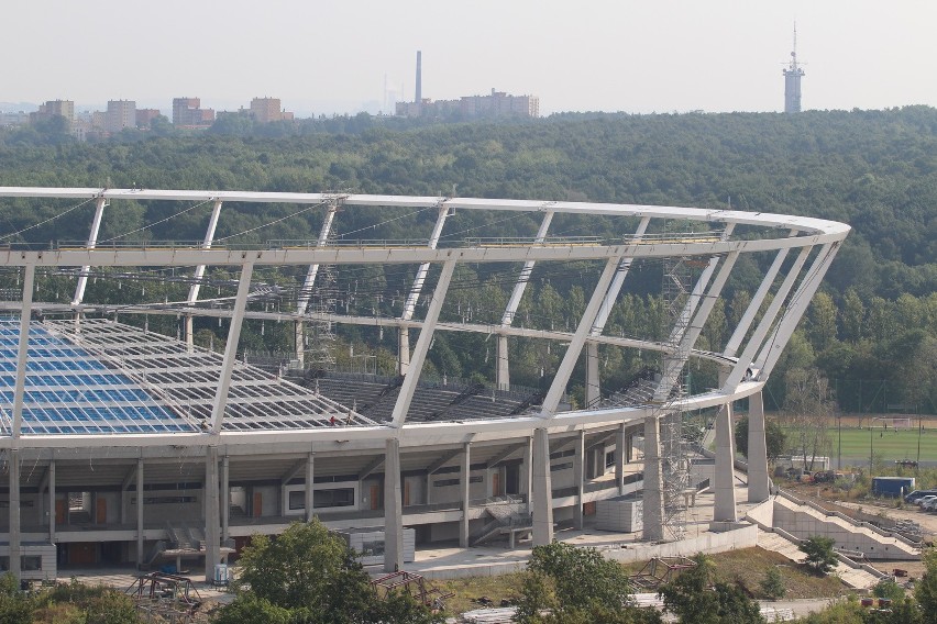 Dach nad Stadionem Śląskim powinniśmy zobaczyć jesienią, ale...