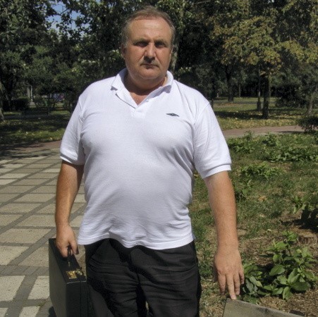 Mirosław Kaszowski ma 49 lat, żonaty, dwoje dzieci, jest kierownikiem biura Oddziału Zarządu Regionu NSZZ Solidarność Zagłębie Miedziowe