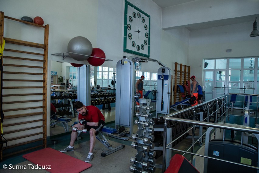 OSiR Stargard zamknięty. W takich warunkach stargardzianie uprawiali sport i rekreację. Mamy zdjęcia z zaplecza!