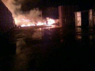 Nocny pożar składu palet w Chynowie....
