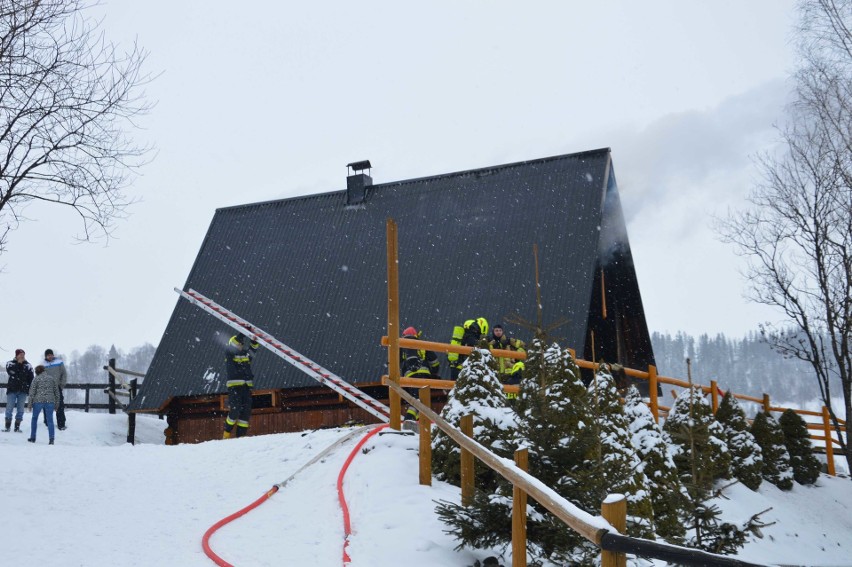 Zakopane. Pożar drewnianego szałasu na Wojdyłach [ZDJĘCIA]