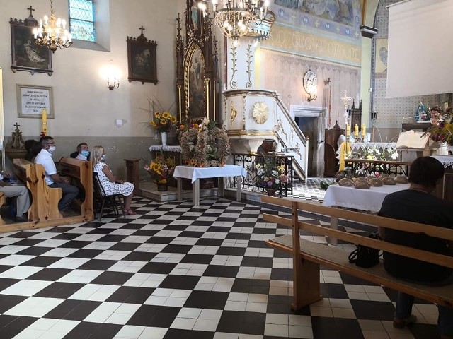 W niedzielę w Ptkanowie w gminie Opatów miały miejsce dożynki parafialne. Piękny wieniec dożynkowy wykonali w tym roku parafianie z Lipowej i Kornacic. >>>Więcej zdjęć na kolejnych slajdach. 