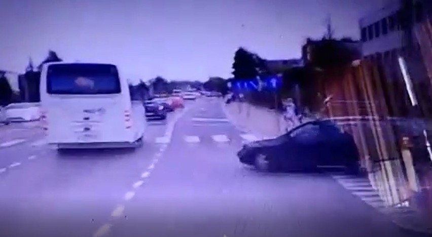 BKM. Kierowca autobusu skarży się na osobówki: zajeżdżają drogę, wymuszają pierwszeństwo (zdjęcia, wideo)