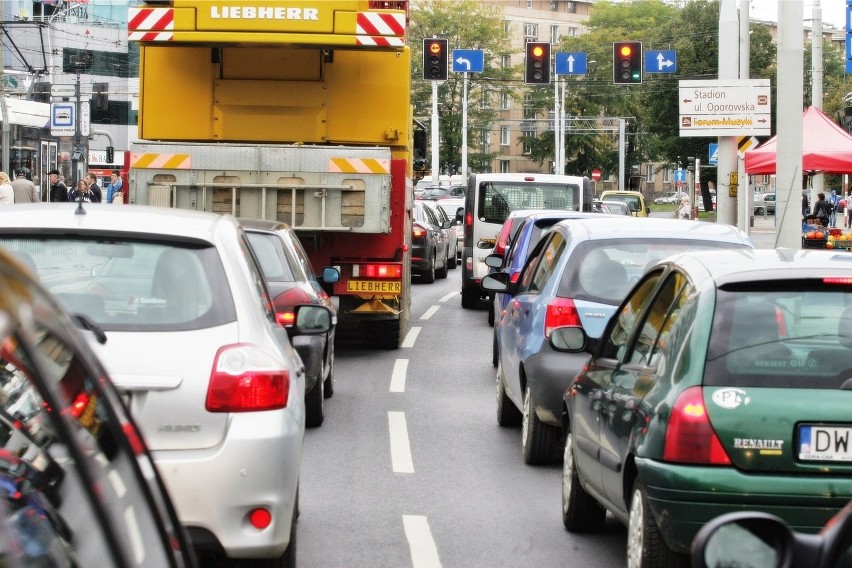 Miasto: Korki? We Wrocławiu ich nie ma. Taksówkarz: To chyba jakiś żart