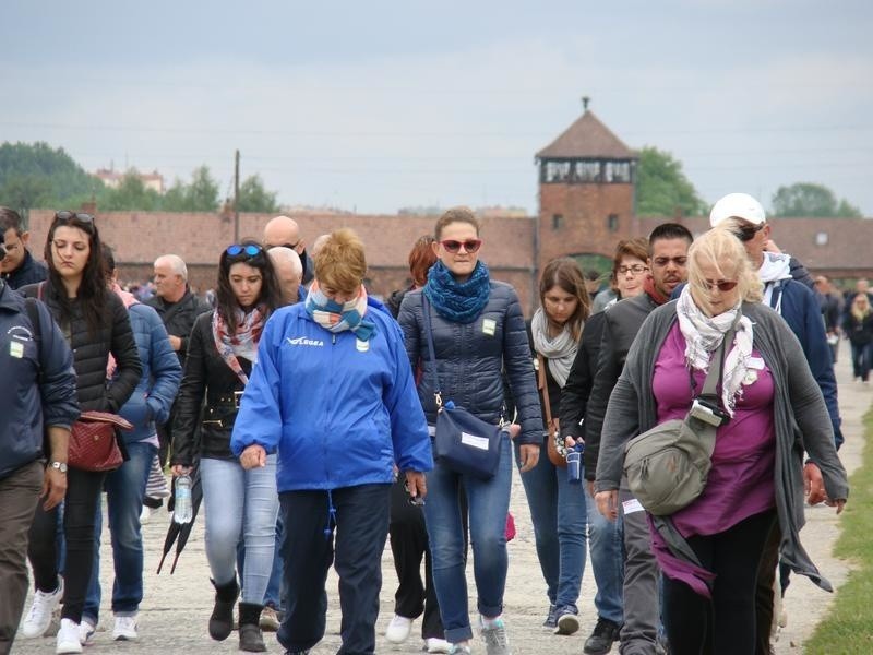 Oświęcim. Już ponad milion osób odwiedziło w tym roku Auschwitz. Rekordowa frekwencja
