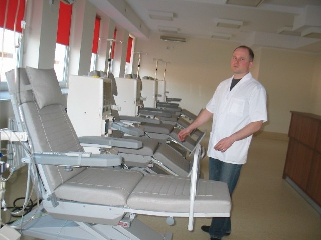 Ordynatorem oddziału hemodializ w Nowym Szpitalu został Adrian Jędrzejewski. W przeszłości był zastępcą ordynatora na stacji w Kościanie