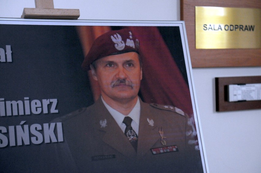 gen. dyw. Włodzimierz Potasiński – dowódca Wojsk Specjalnych...
