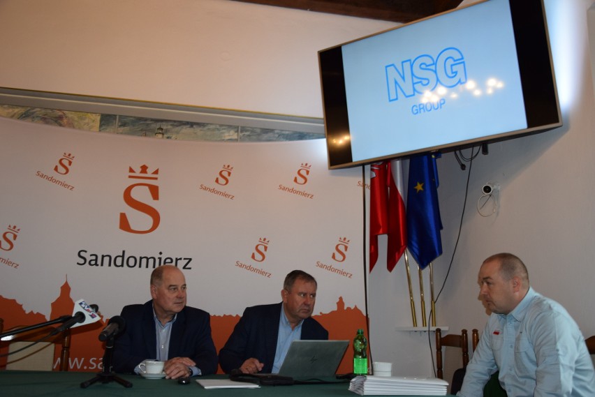  W Sandomierzu rozmawiano o zagrożeniach związanych z brakiem dostaw gazu do huty szkła i zakładów grupy NSG w Sandomierzu i Chmielowie