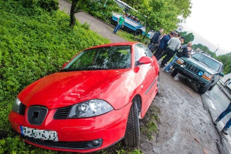 Wypadek w Andrychowie. Dwie osoby w szpitalu [ZDJĘCIA]