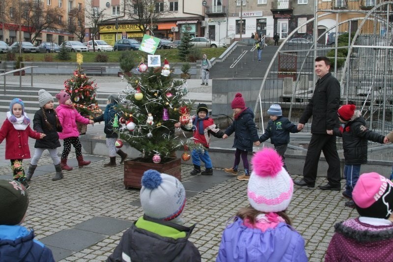 Przedszkolaki udekorowały Rynek w Ostrowcu