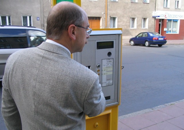 Jeden z trzech automatów stanął na ulicy Wojska Polskiego. Kłopotu z biletami to nie rozwiąże.
