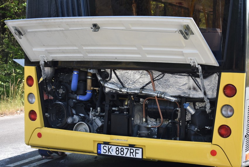 Pożar nowego autobusu w miejscowości Olewin koło Olkusza. Pasażerom udało się bezpiecznie uciec