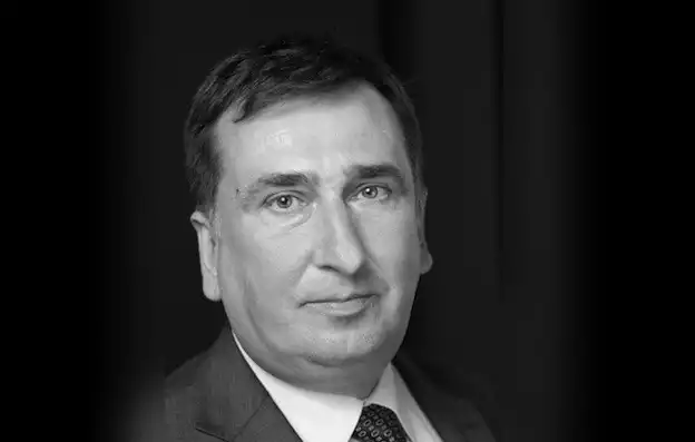 Profesor Piotr Smolewski.