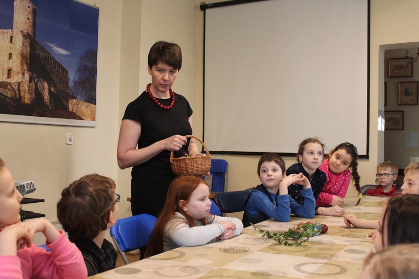 Chrzanów. Dzieci przygotowały tradycyjne pisanki i poznały wielkanocne tradycje [ZDJĘCIA]