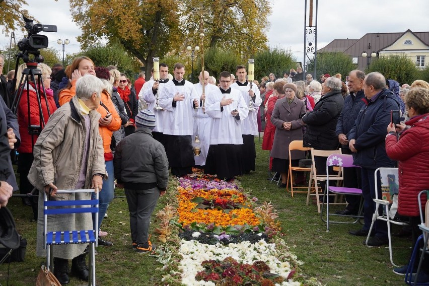 Sokółka. Archidiecezjalny Dzień Eucharystii w Kolegiacie św. Antoniego. Wśród wiernych nie brakowało polityków [ZDJĘCIA]