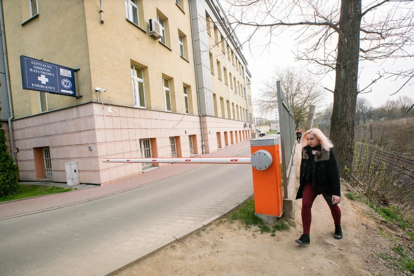 Kraków. Żabiniec prosi o dojście do tramwaju. Urzędnicy odpowiadają: nie da się 