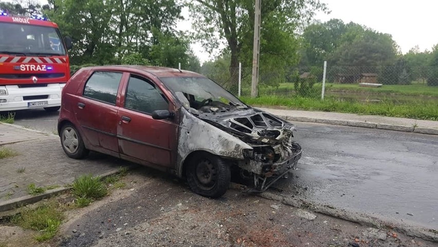 Pożar samochodu pod Wrocławiem. Interweniowali strażacy ze Smolca